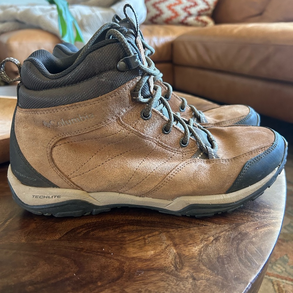 Columbia Women’s Hiking Boots Tan Gray Trail Outdoor Shoes Size 10